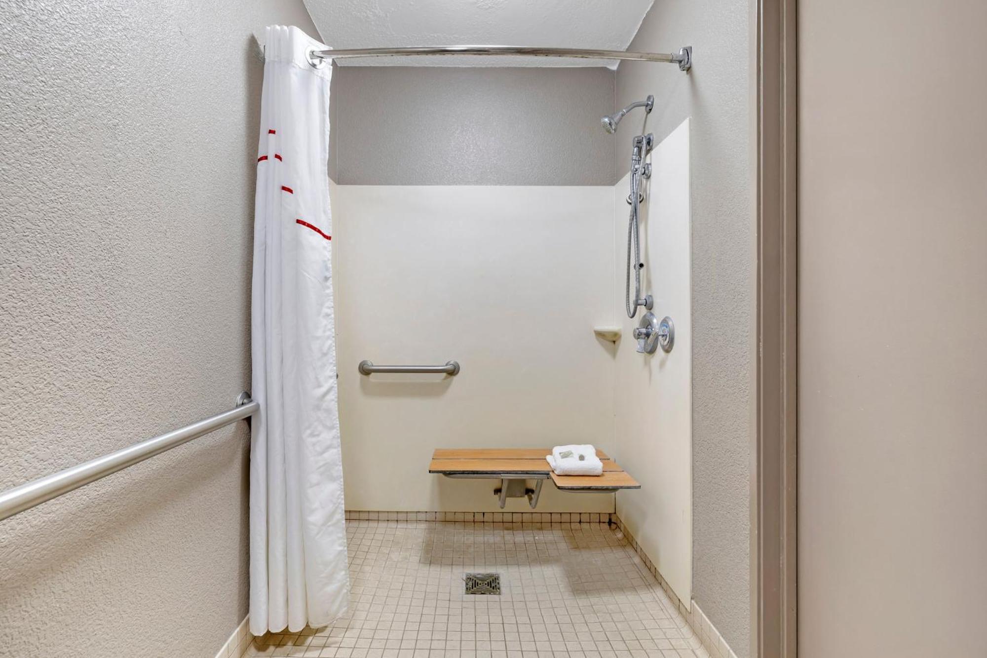 レッド ルーフ イン パーシッパニー エクステリア 写真